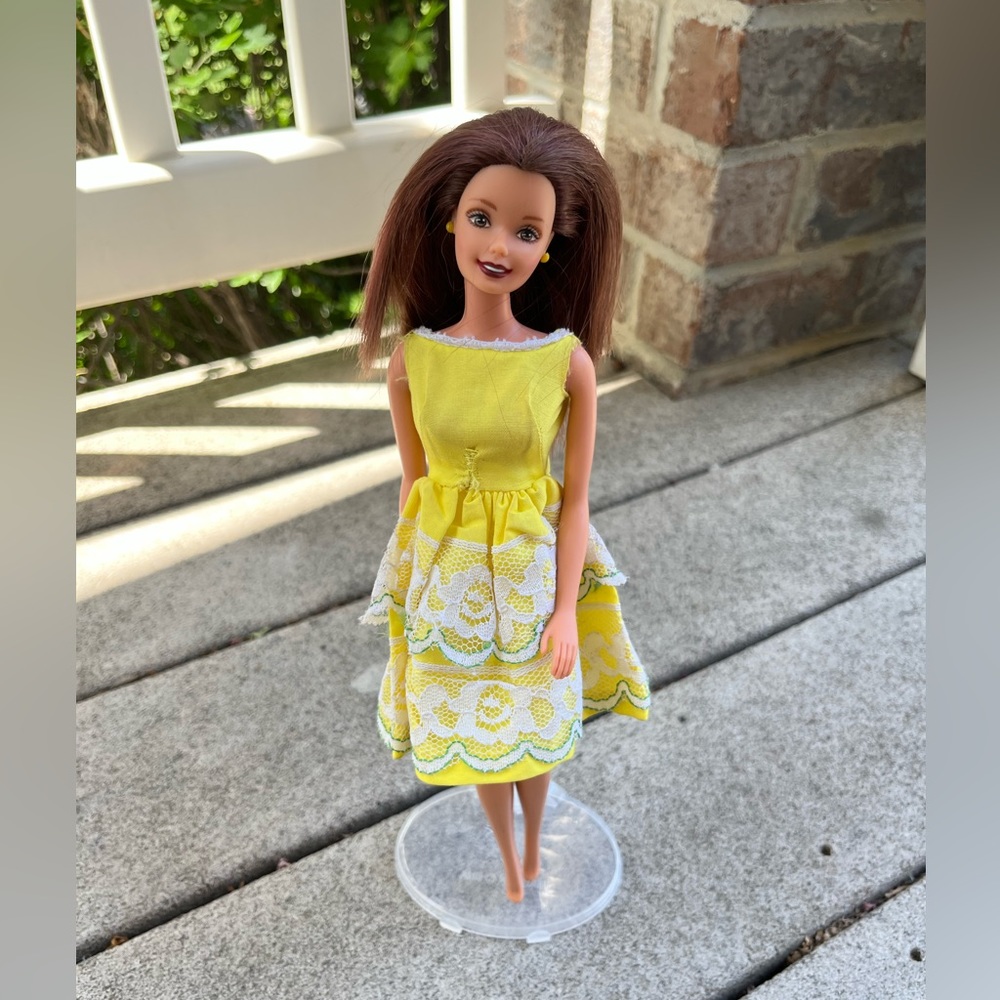 1999 Barbie Style Brunette